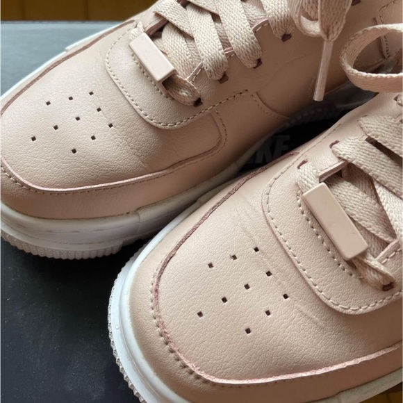 Air Force 1 Pixel - Picture 5 of 7